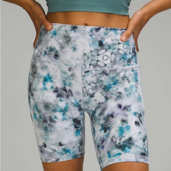 Lululemon Align Short 8” | Kaleidofloral Multi | Size 6 | Buttery Soft Nulu™ - Picture 2 of 8